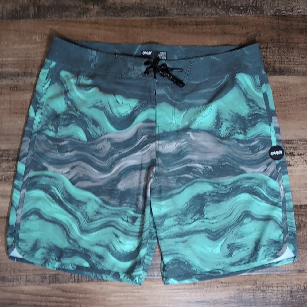 OAKLEY hydrolix Board Shorts Trunks Size 36x8" In Watercolor Green Swirl